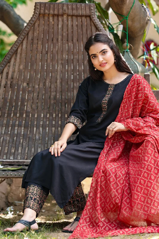 Women's Black & Red Solid Kurta Set - Yufta